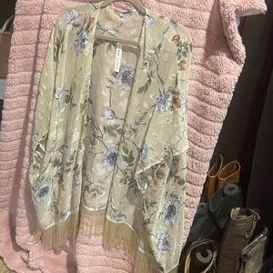 Neutral floral Shaw